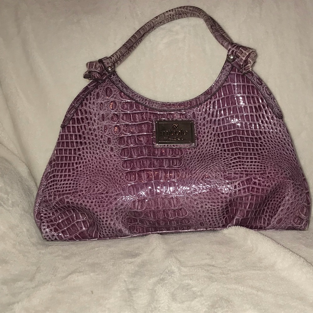 Cute Nicole Miller purse !!